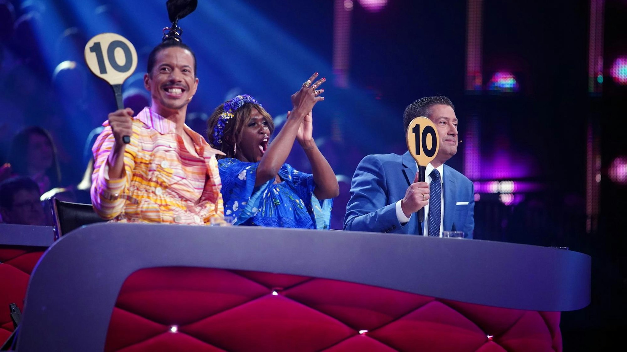 Die „Let's Dance“-Jury vergibt auch 2024 wieder Punkte für die Tanzleistungen der 14 Promis und ihrer Profi-Coaches.