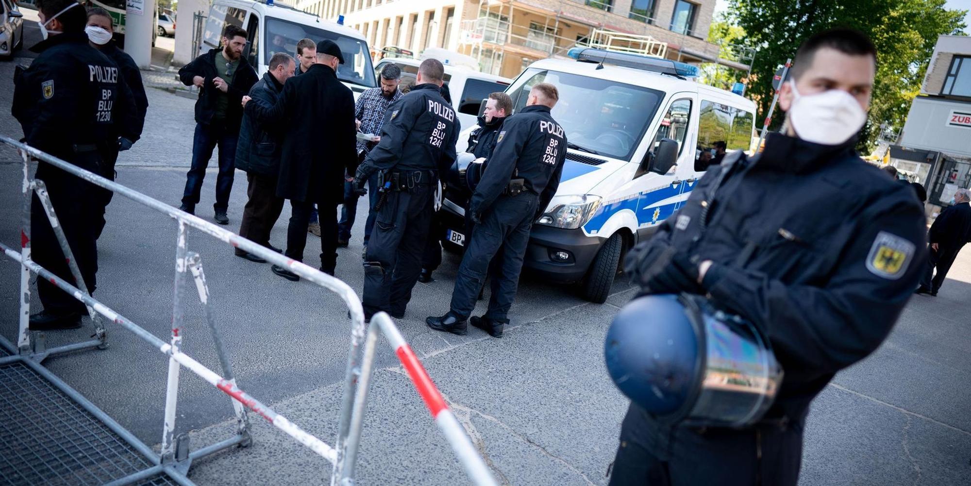 Polizei bei Clan-Beerdigung in Berlin