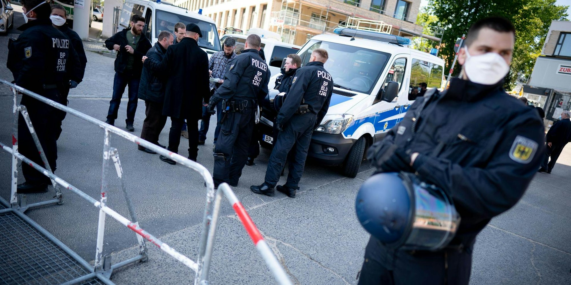 Polizei bei Clan-Beerdigung in Berlin