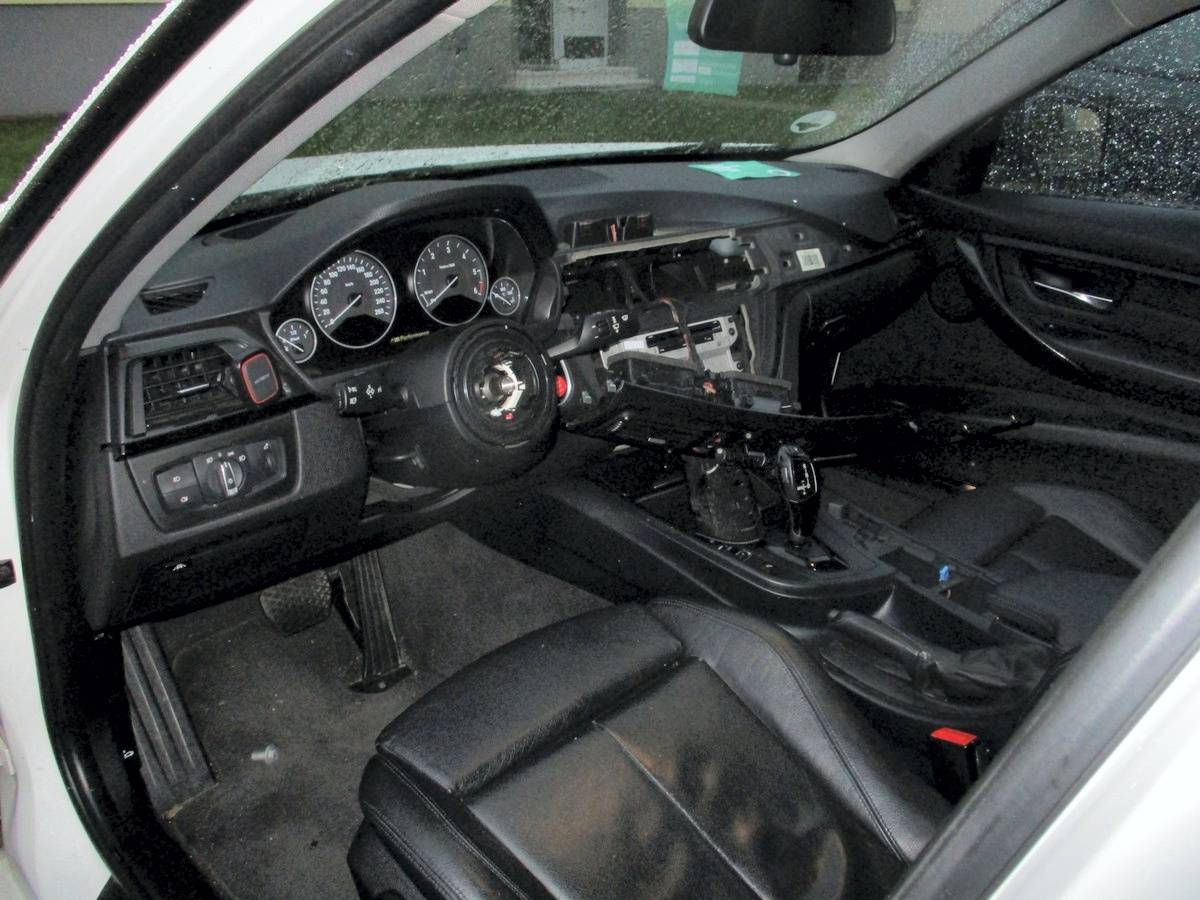 ausgeschlachteter BMW.jpghell