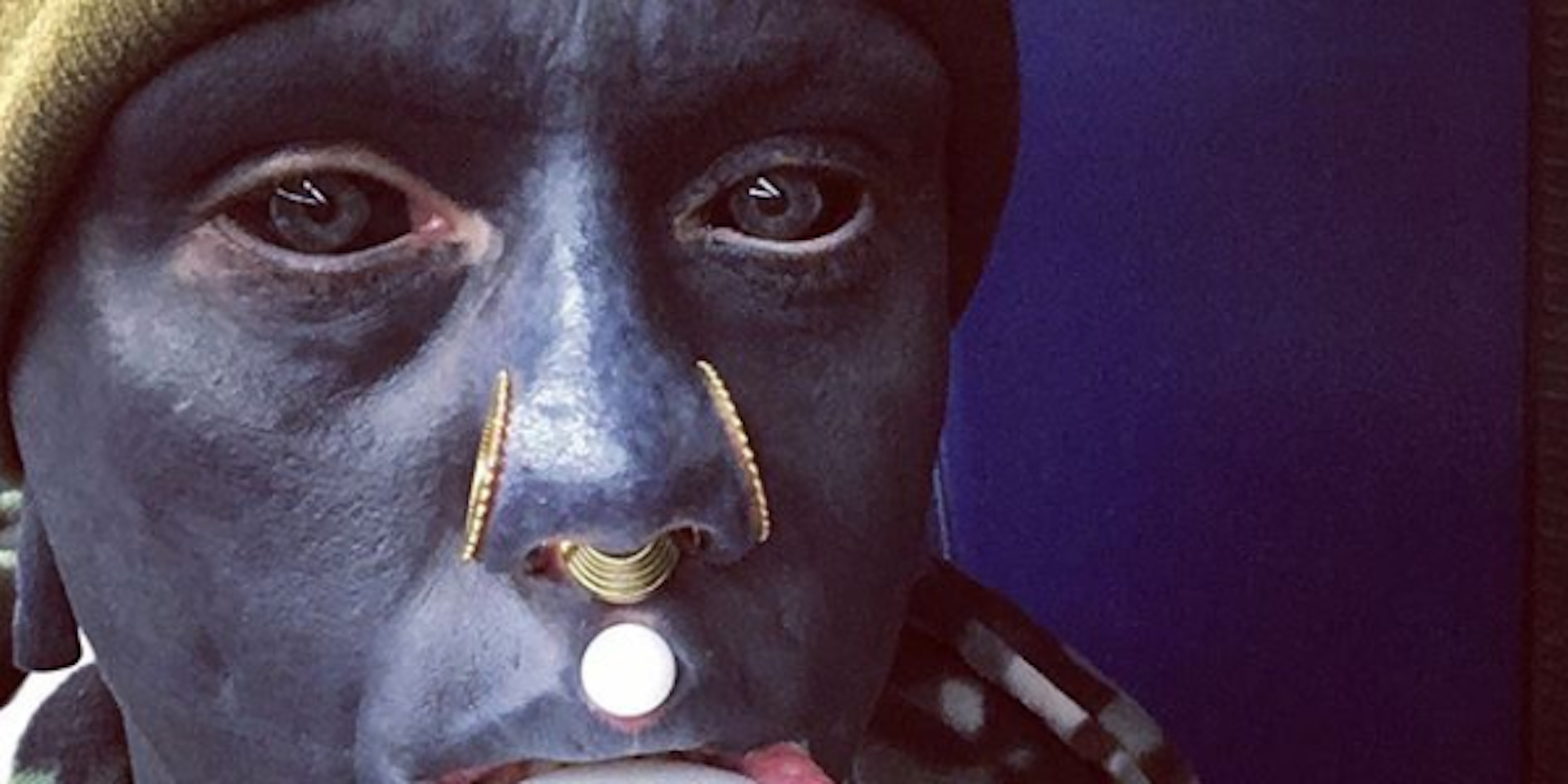 Eli_Ink_Schwarzer_Tattoo_Mann_Selfie