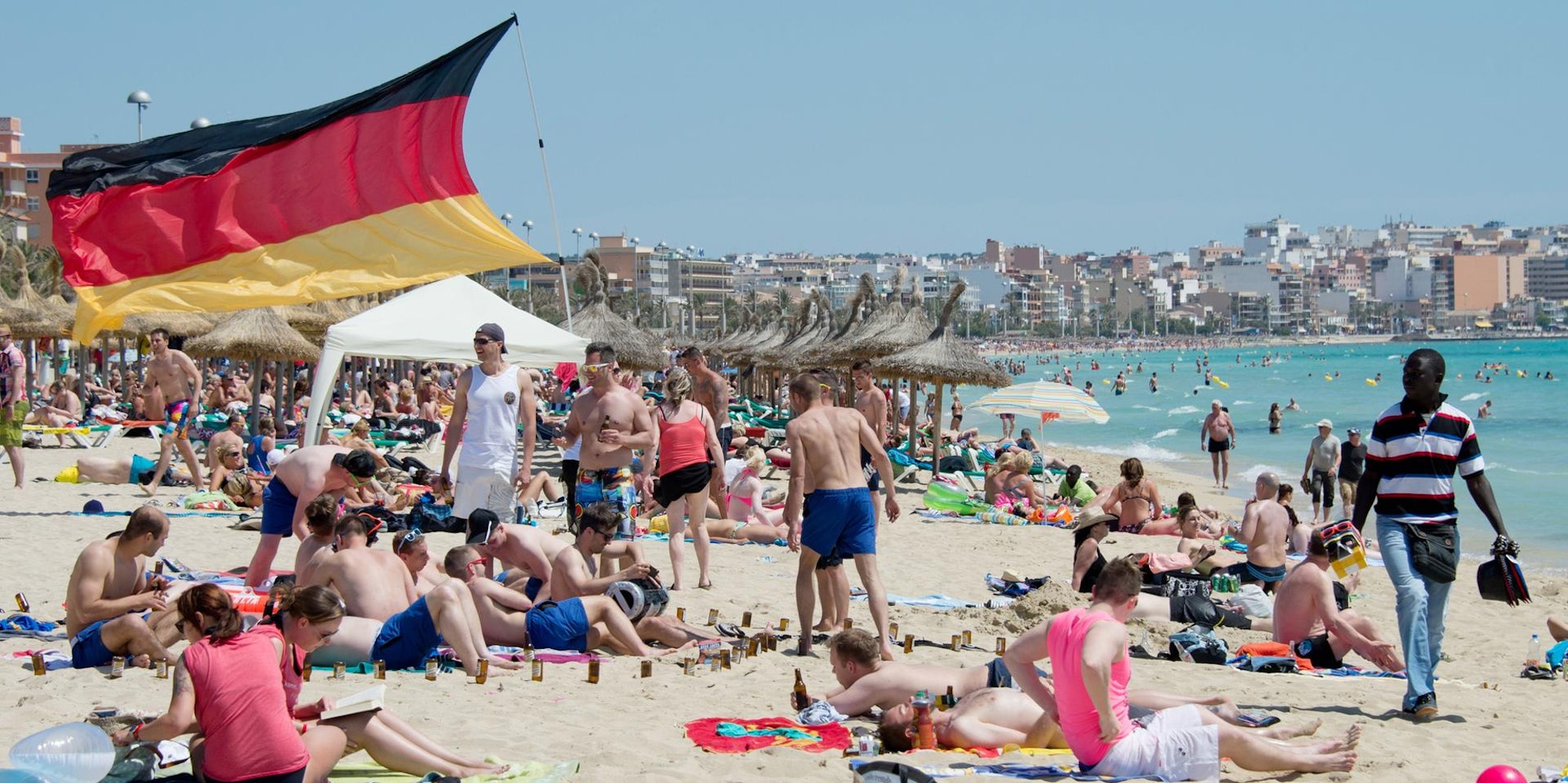 Mallorca_Strand_Deutschlandflagge
