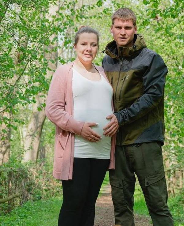 Sarafina und Peter Wollny haben dieses Foto am 10. Mai 2021 auf Instagram gepostet. Damals war Sarafina noch mit den Zwillingen Casey und Emory schwanger.