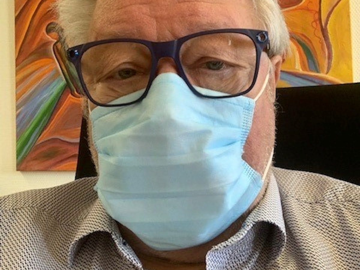 Porzer Bezirksbürgermeister Henk van Benthem mit Maske