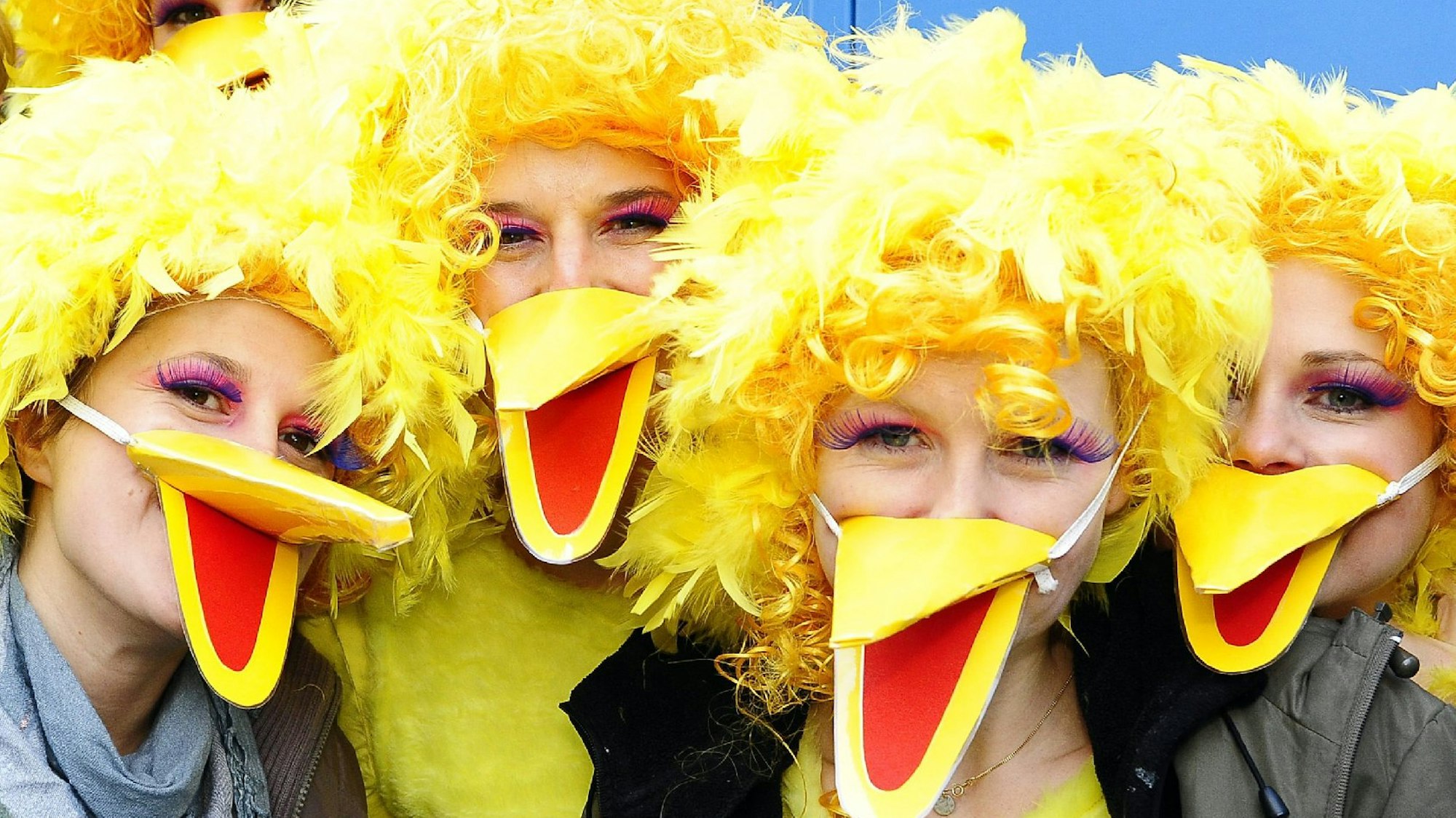 Verkleidete Frauen im Karneval