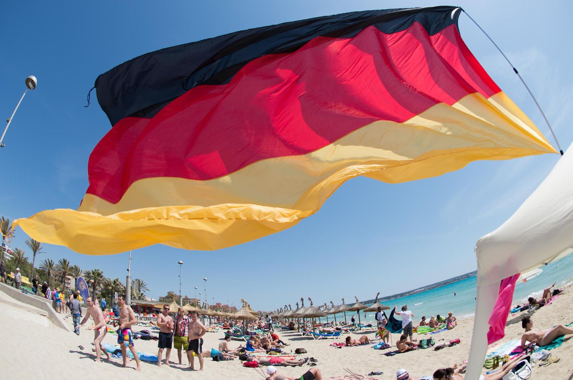 Deutschlandfahne am Strand
