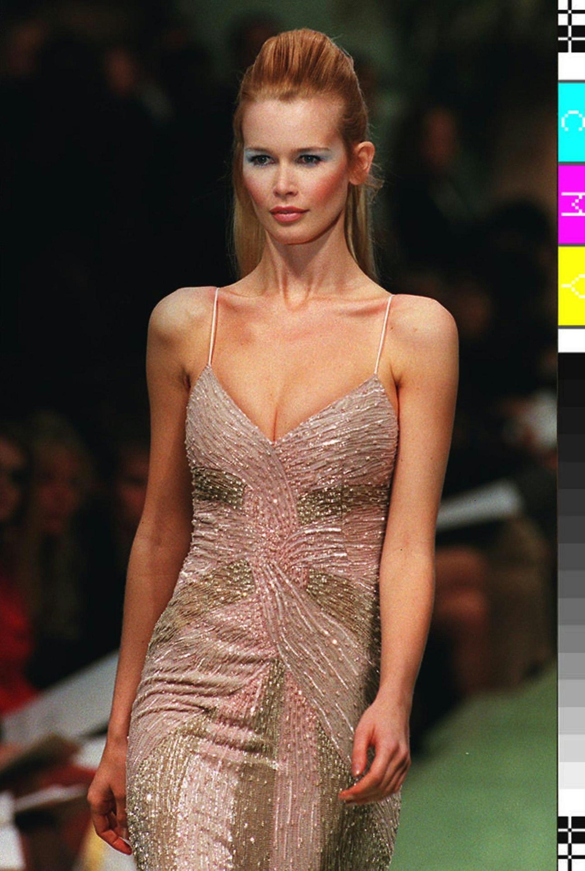 claudia schiffer laufsteg