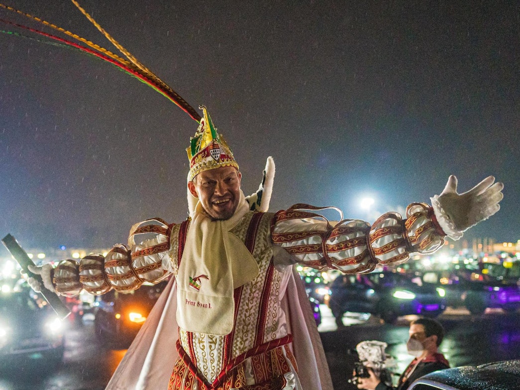 Kölner Karnevalisten feiern „CARnevalsappell“ im Kölner Autokino.