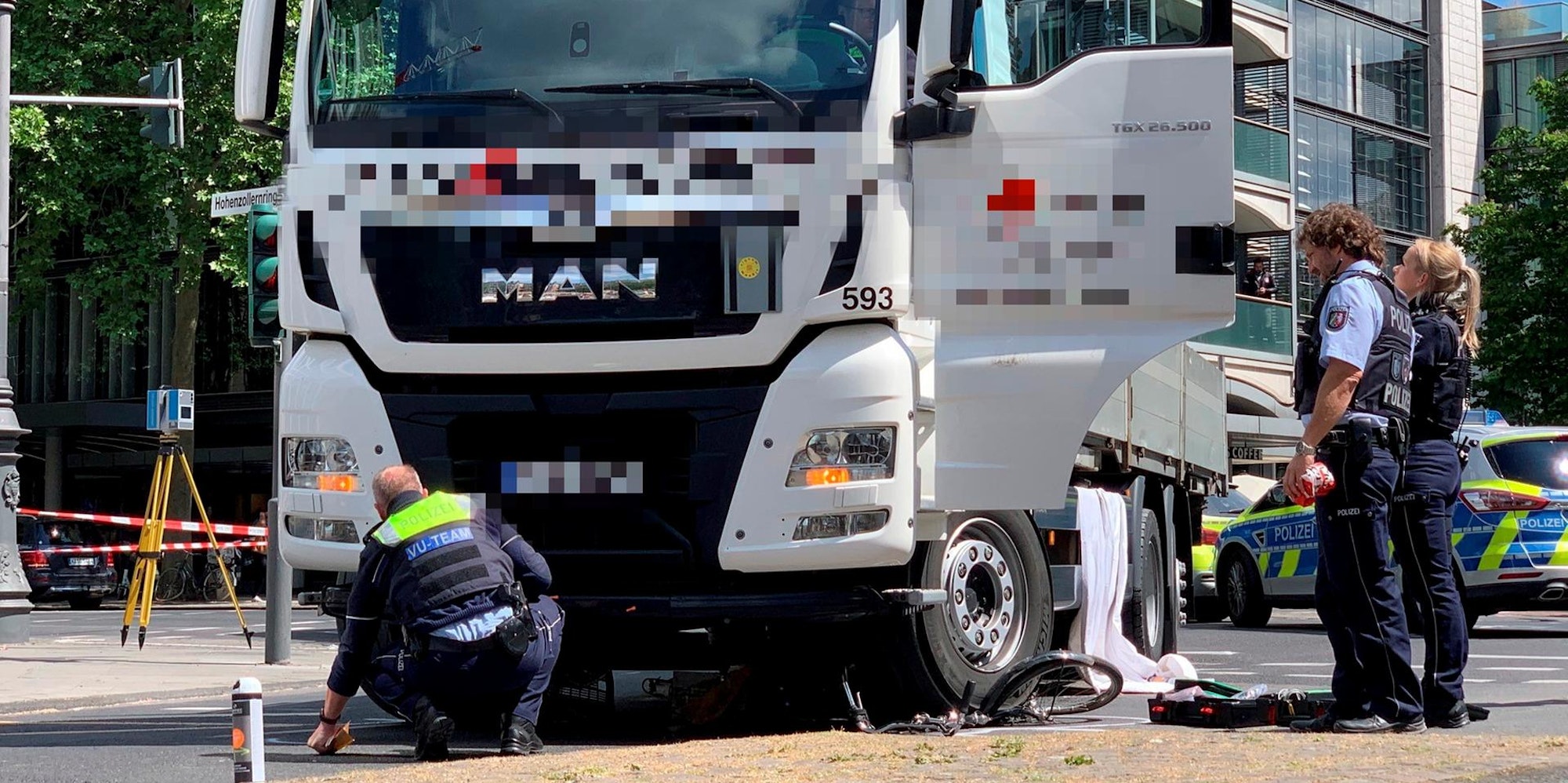 Unfall Friesenplatz Lkw gepixelt