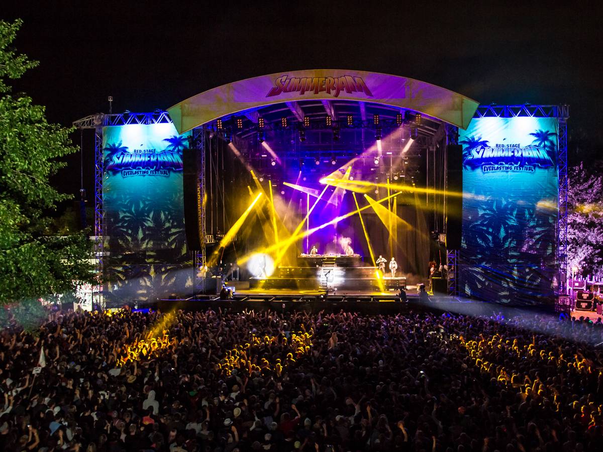 Blick auf die Bühne bei Summerjam Musikfestival.