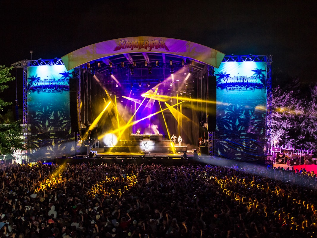 Blick auf die Bühne bei Summerjam Musikfestival.