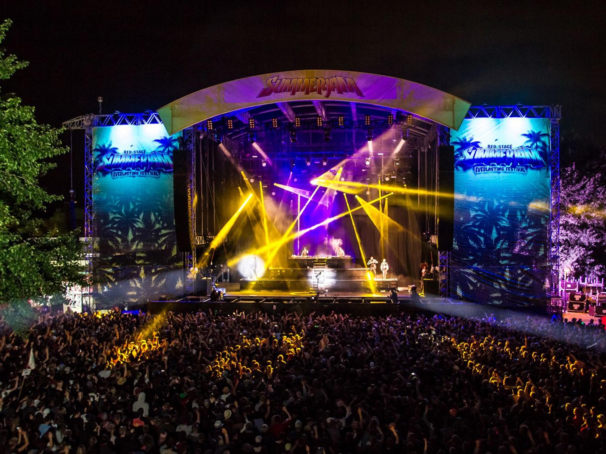 Blick auf die Bühne bei Summerjam Musikfestival.