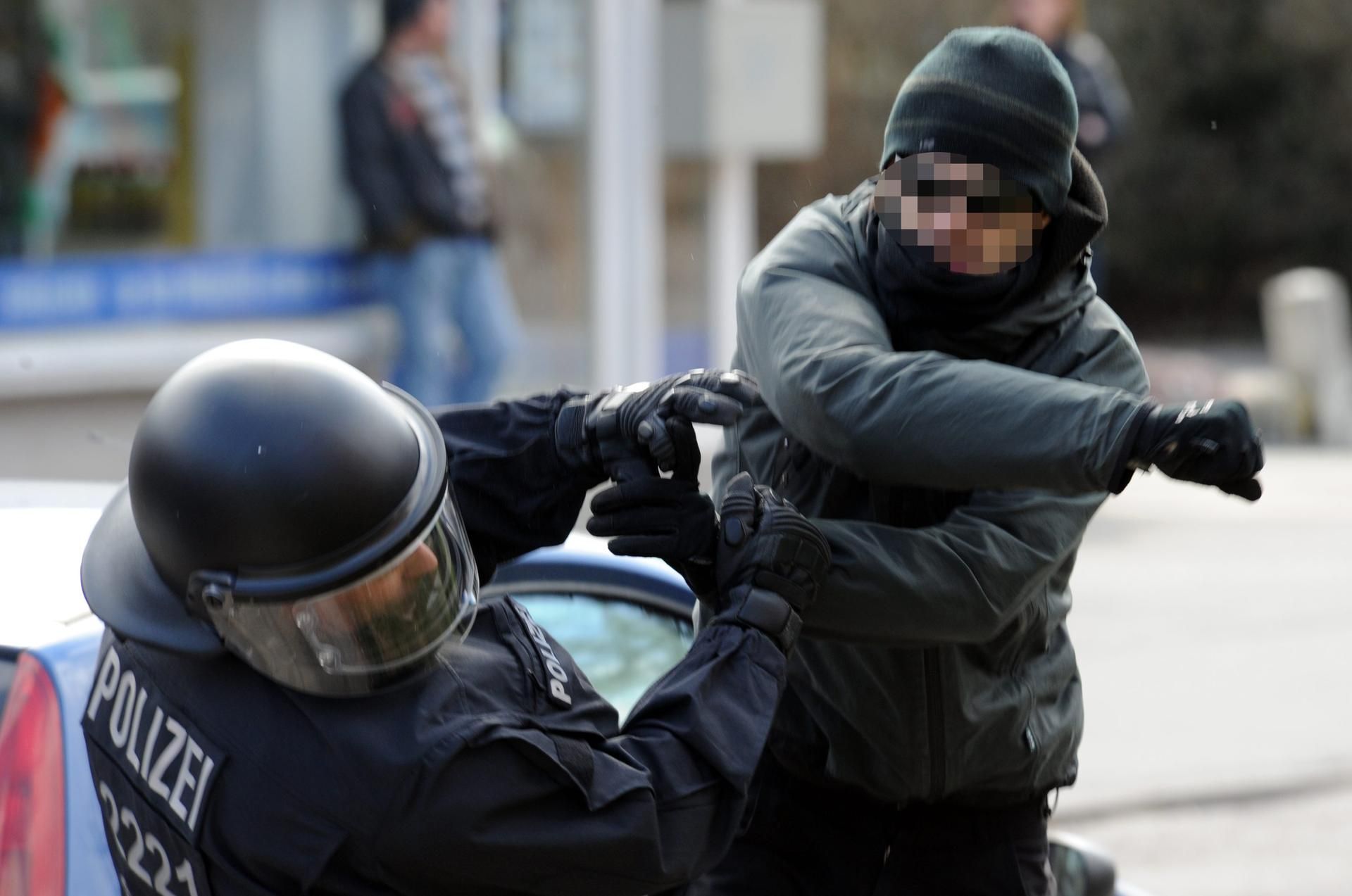 polizist geschlagen