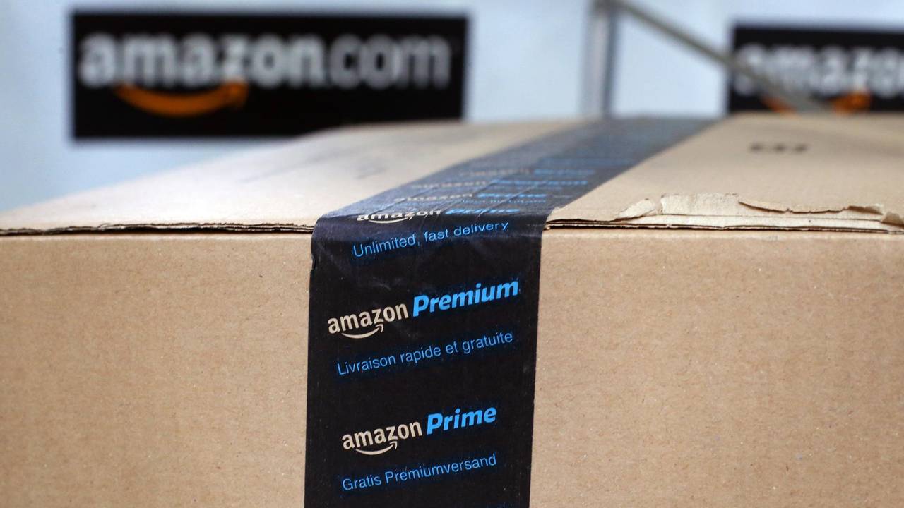 Eine Paket-Lieferung von Amazon.