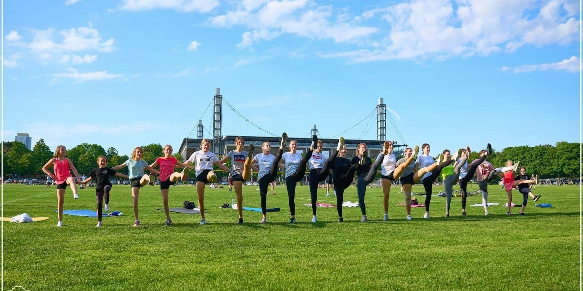 Kammerkätzchen trainieren am Stadion