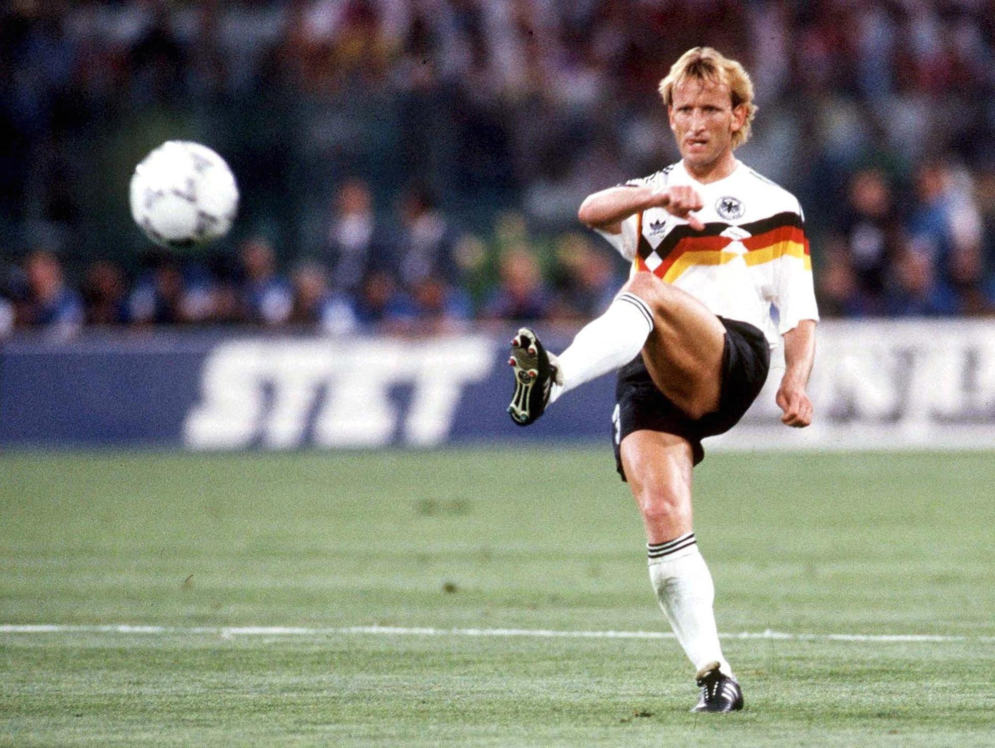 Andreas Brehme schießt