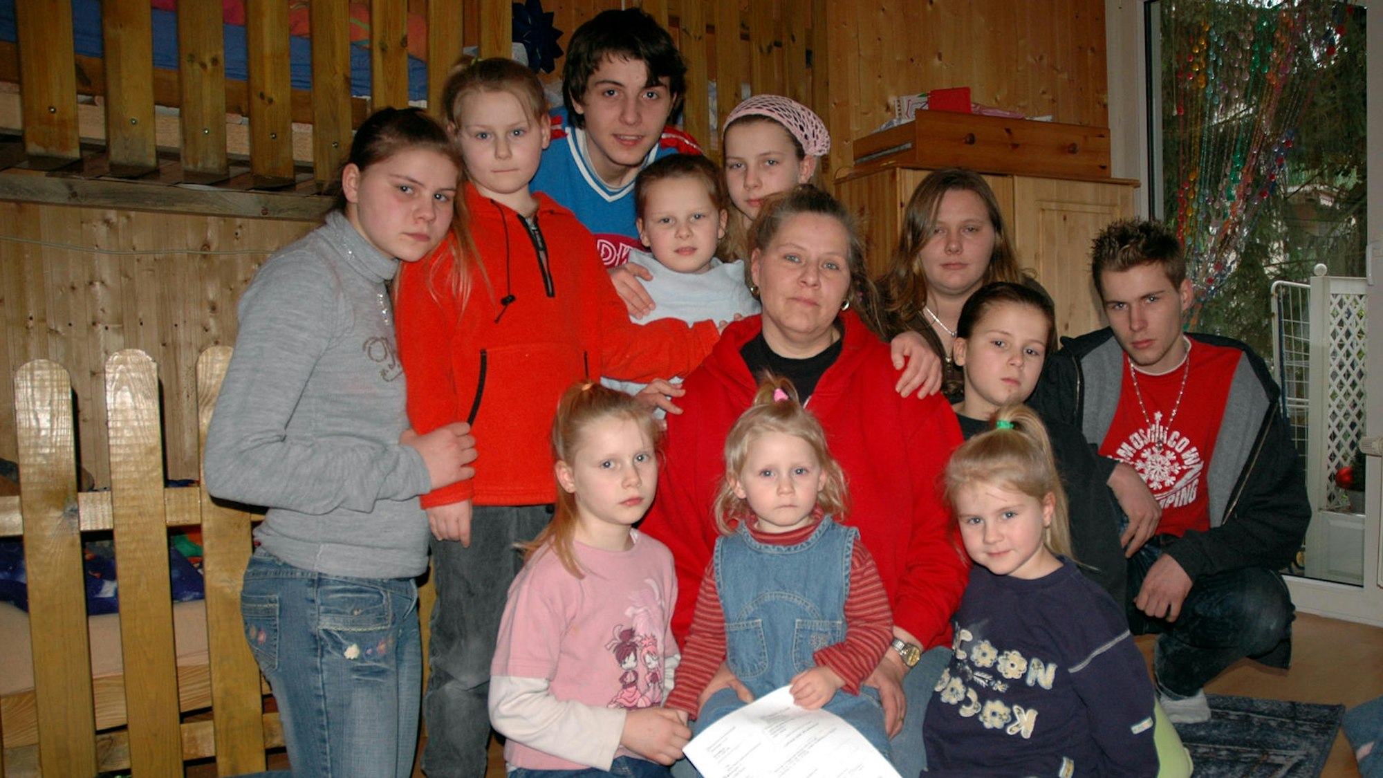 Wie alles begann: So fotografierte der EXPRESS 2007 die Großfamilie Wollny in ihrer Neusser Wohnung.