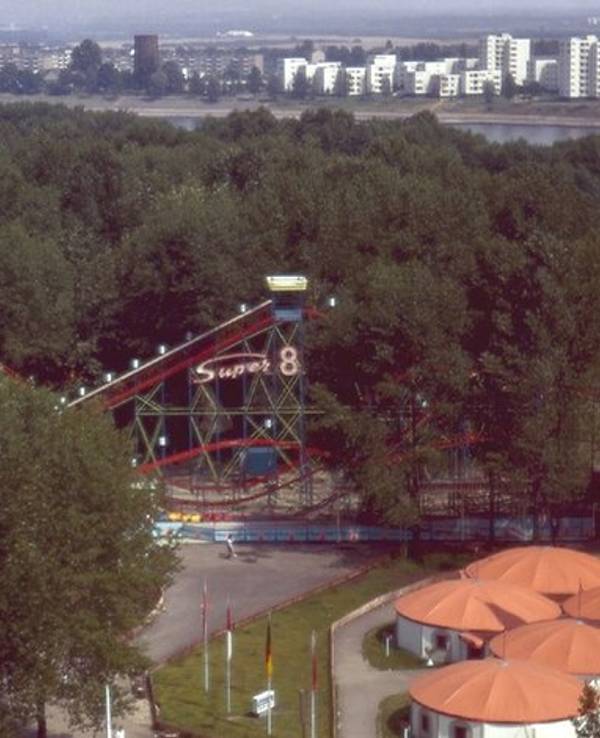 Blick aus der Luft auf den alten Kölner Freizeitpark Tivoli.