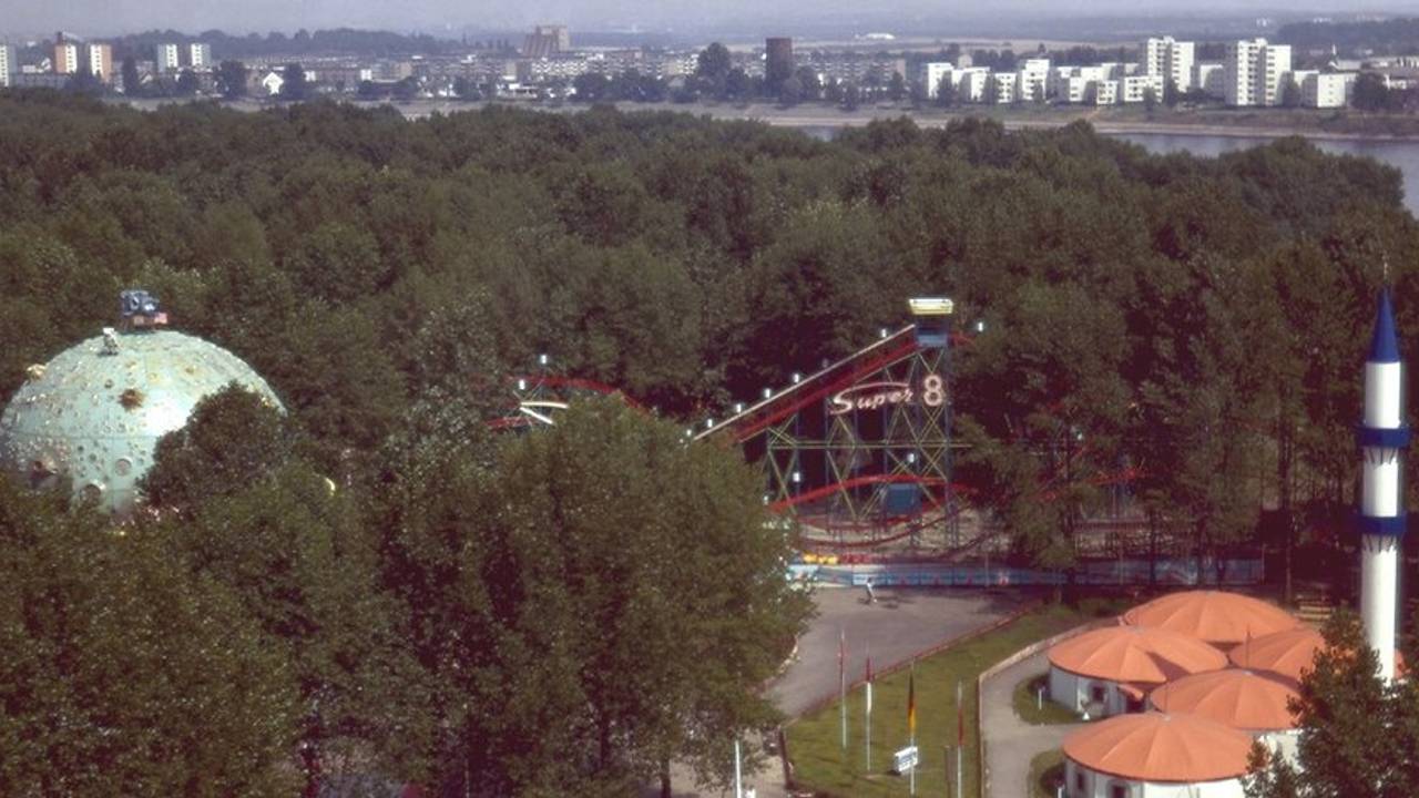 Blick aus der Luft auf den alten Kölner Freizeitpark Tivoli.