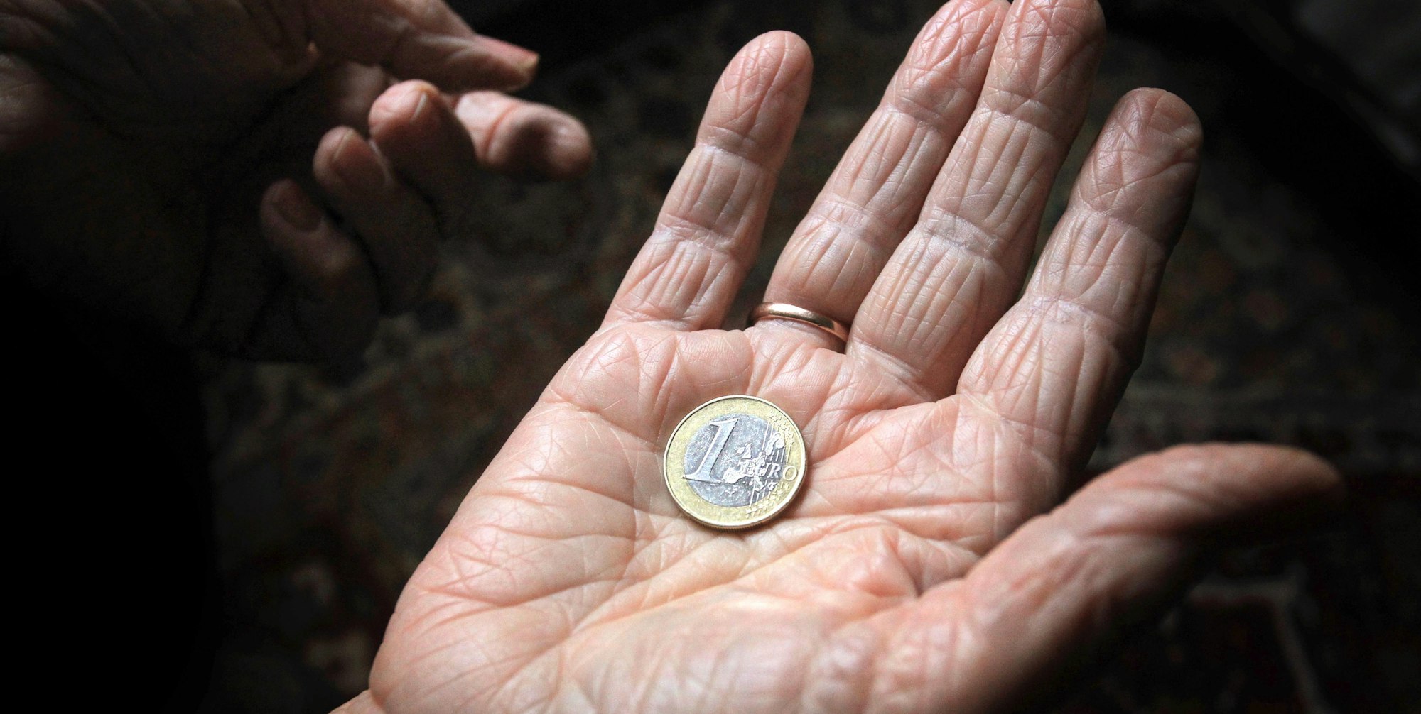 83_jaehrige_Frau_mit_51306785